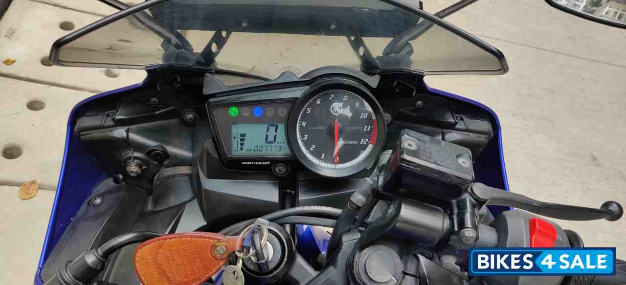 Blue Yamaha YZF R15 V2