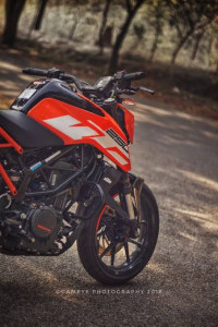 Orange/black KTM Duke 250