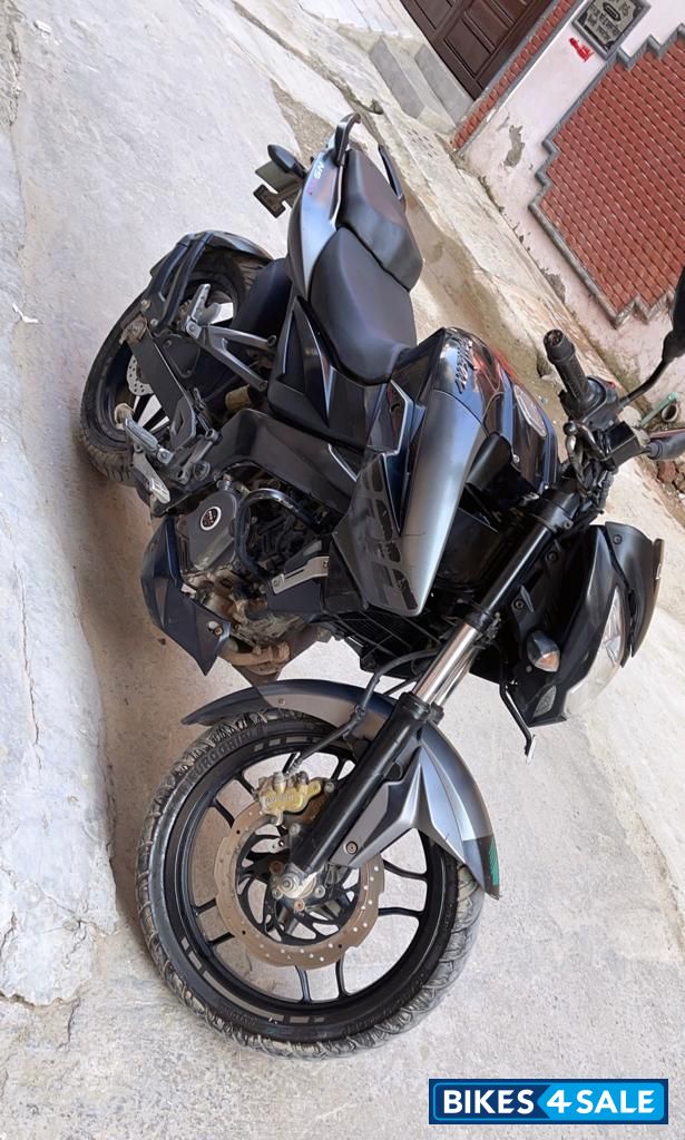 Black Bajaj Pulsar NS 200 BS6