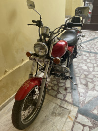 Bajaj Avenger 180 DTS-i