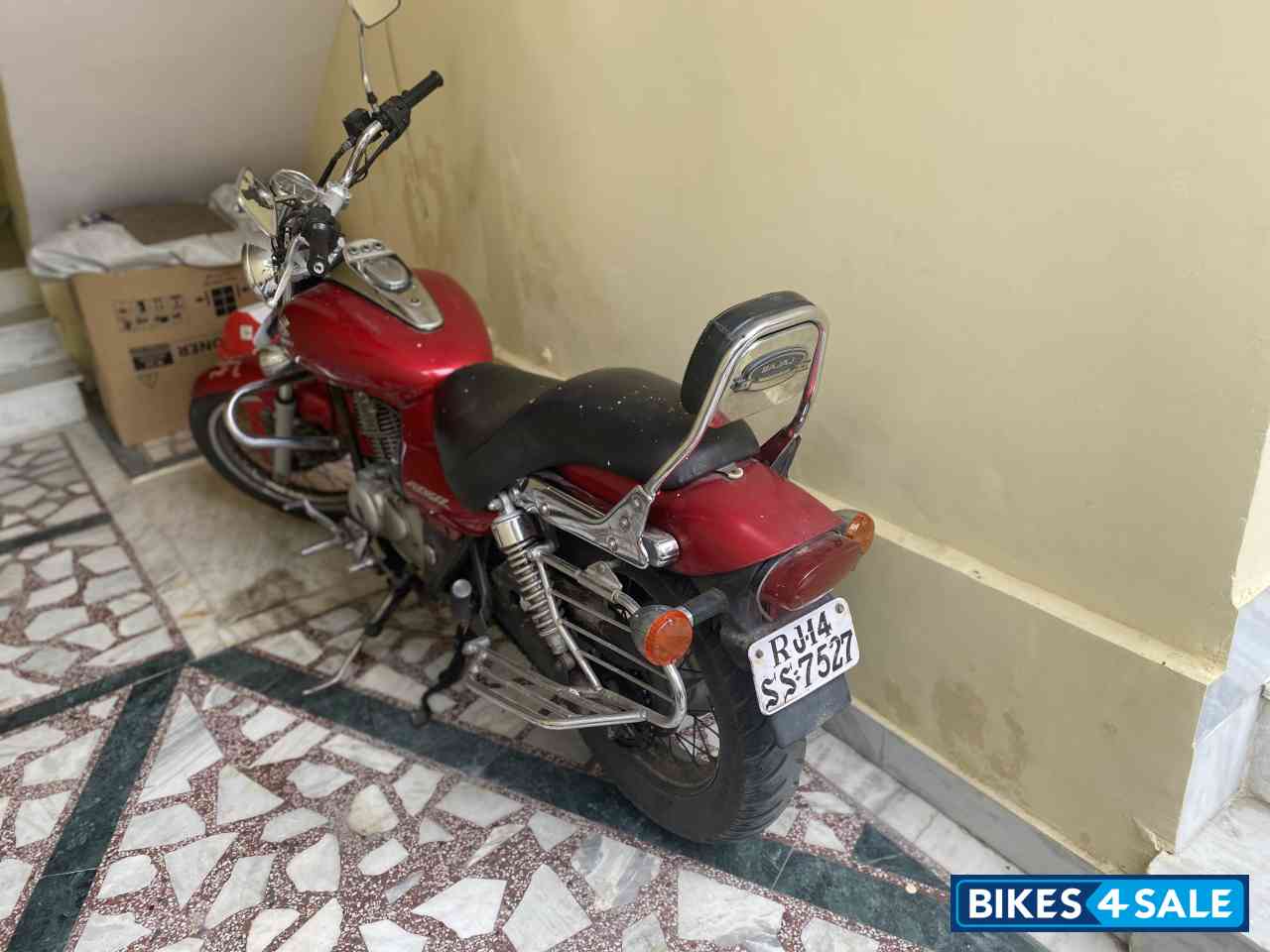 Bajaj Avenger 180 DTS-i