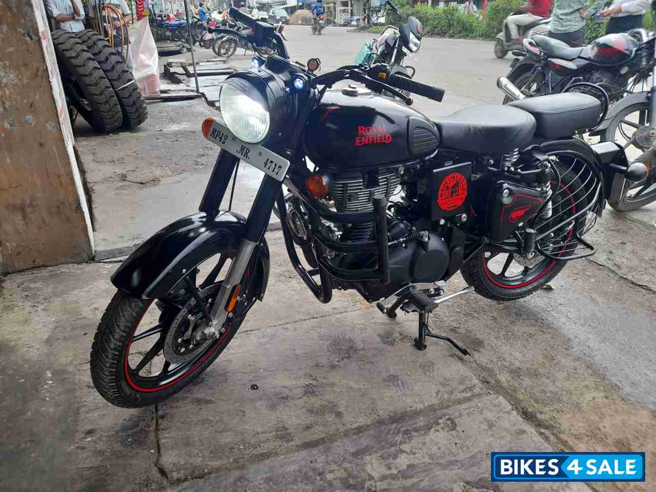Black Royal Enfield Classic 350 Dual Channel BS6