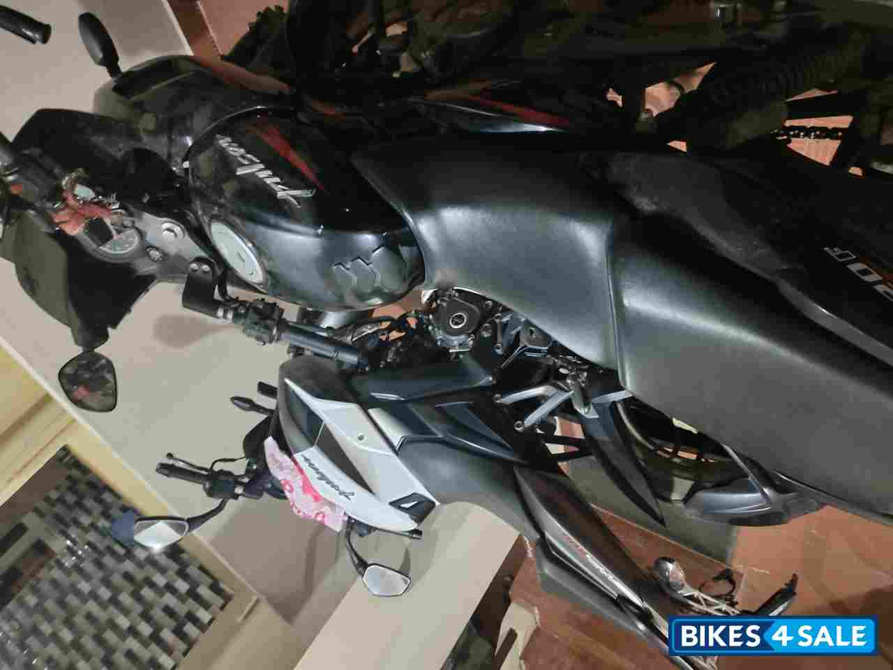 Bajaj Pulsar 220F Bajaj Pulsar 220F