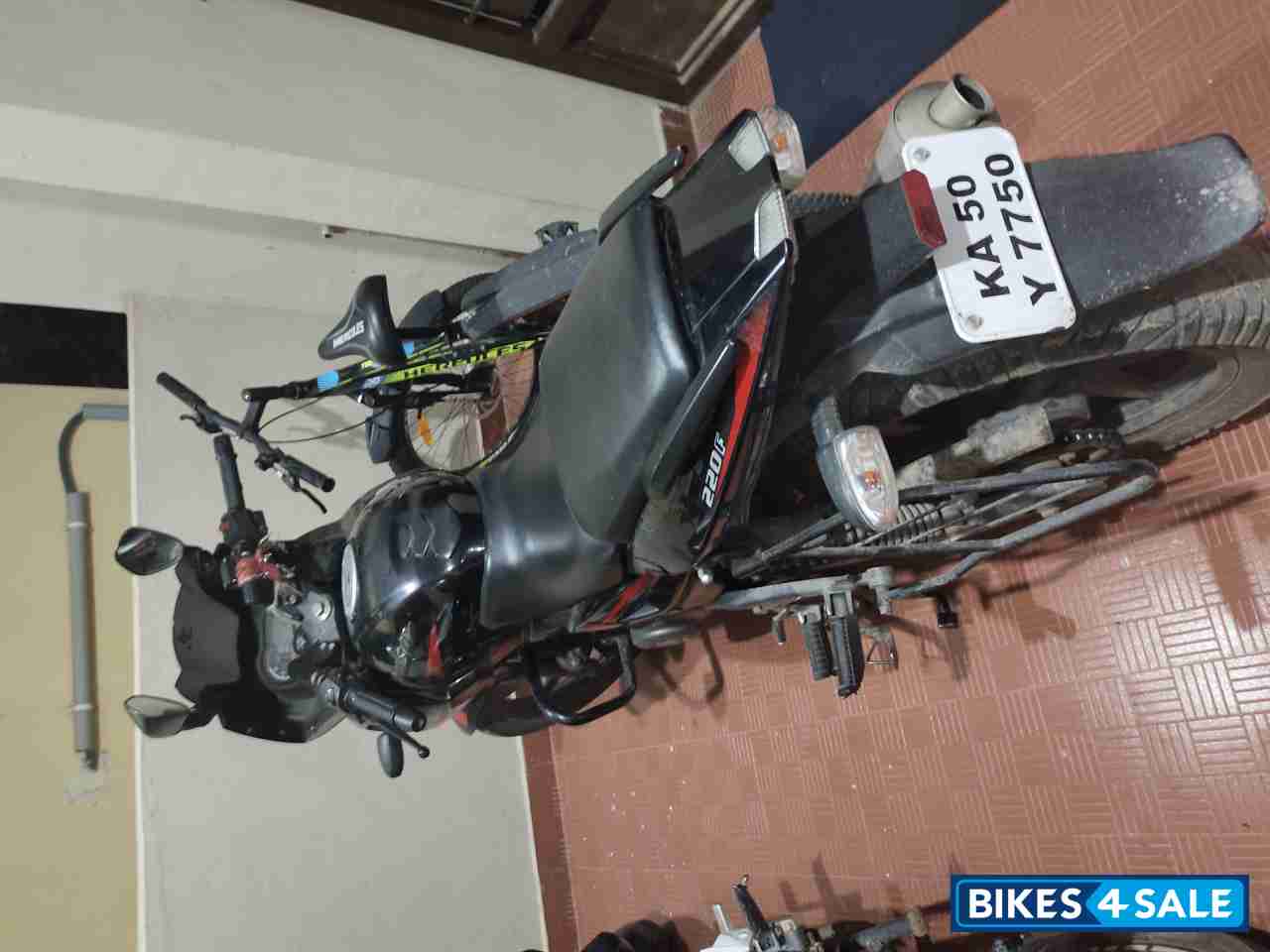 Bajaj Pulsar 220F Bajaj Pulsar 220F