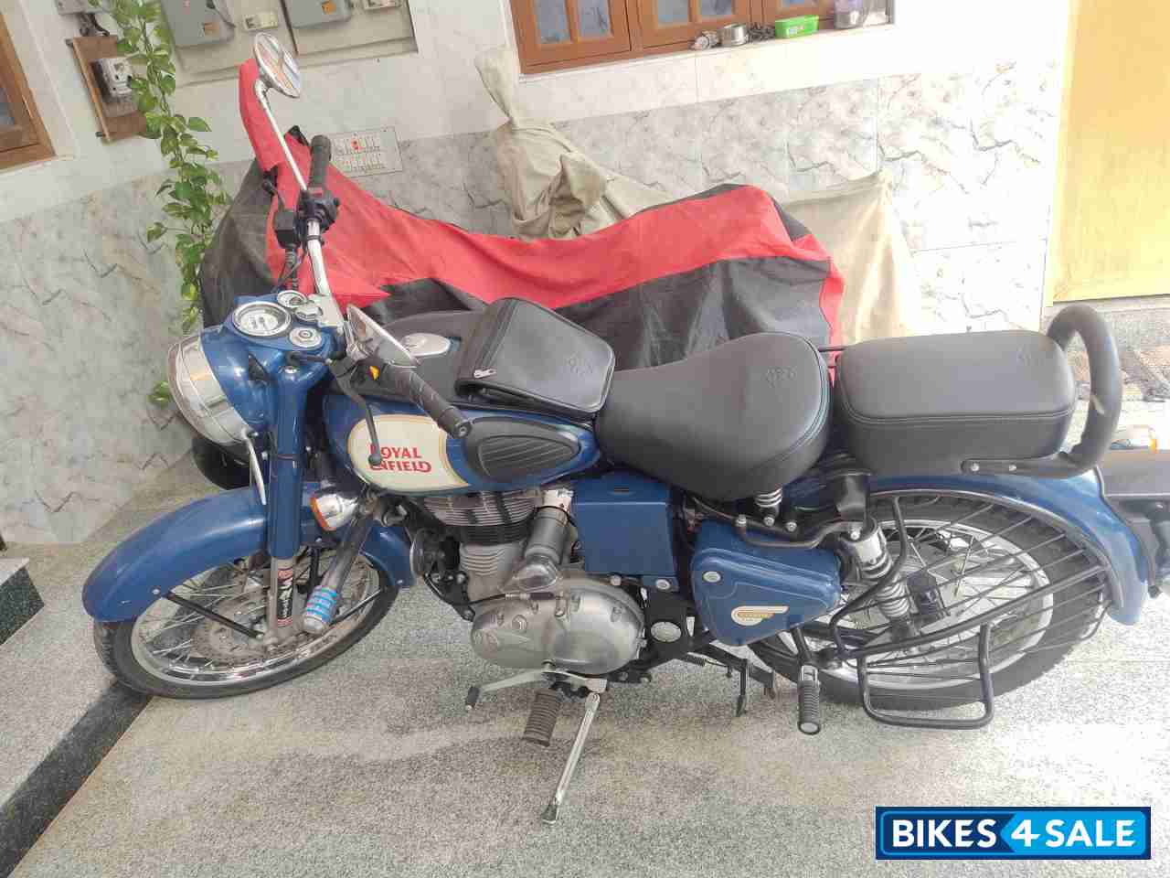 Blue Royal Enfield Classic 350 Blue Royal Enfield Classic 350