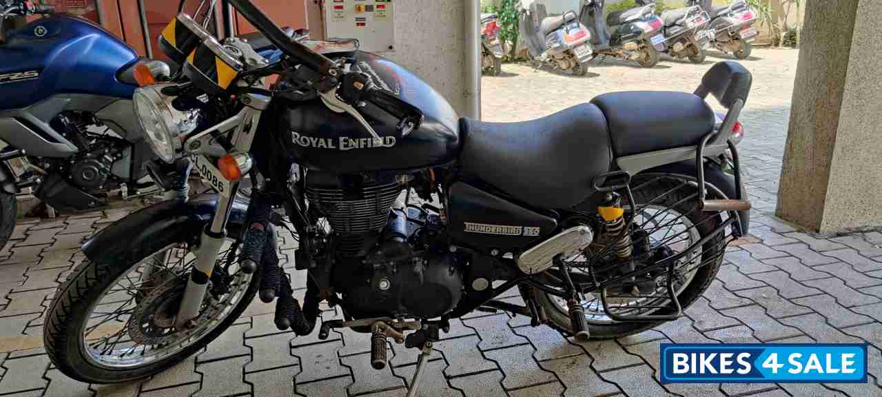 Stone Black Royal Enfield Thunderbird 350 Stone Black Royal Enfield Thunderbird 350