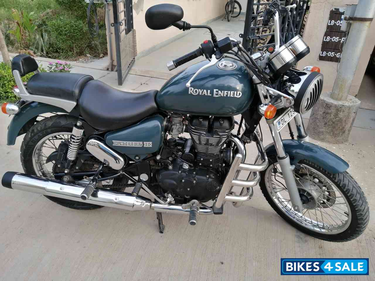 Asphalt Royal Enfield Thunderbird 350