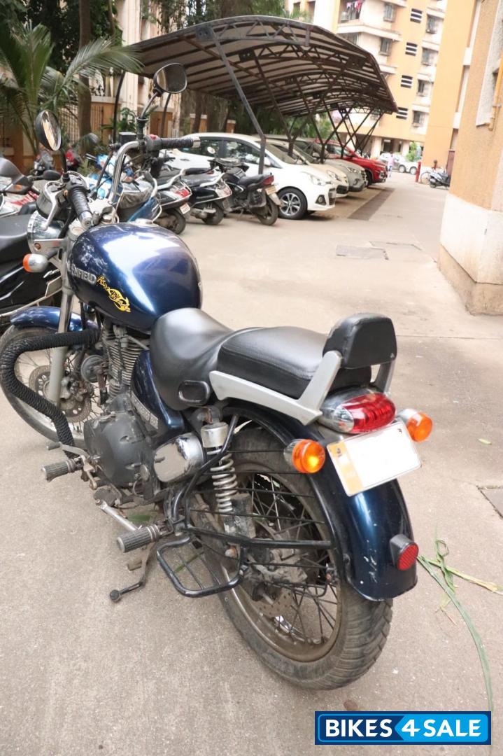 Blue Royal Enfield Thunderbird 350 Blue Royal Enfield Thunderbird 350