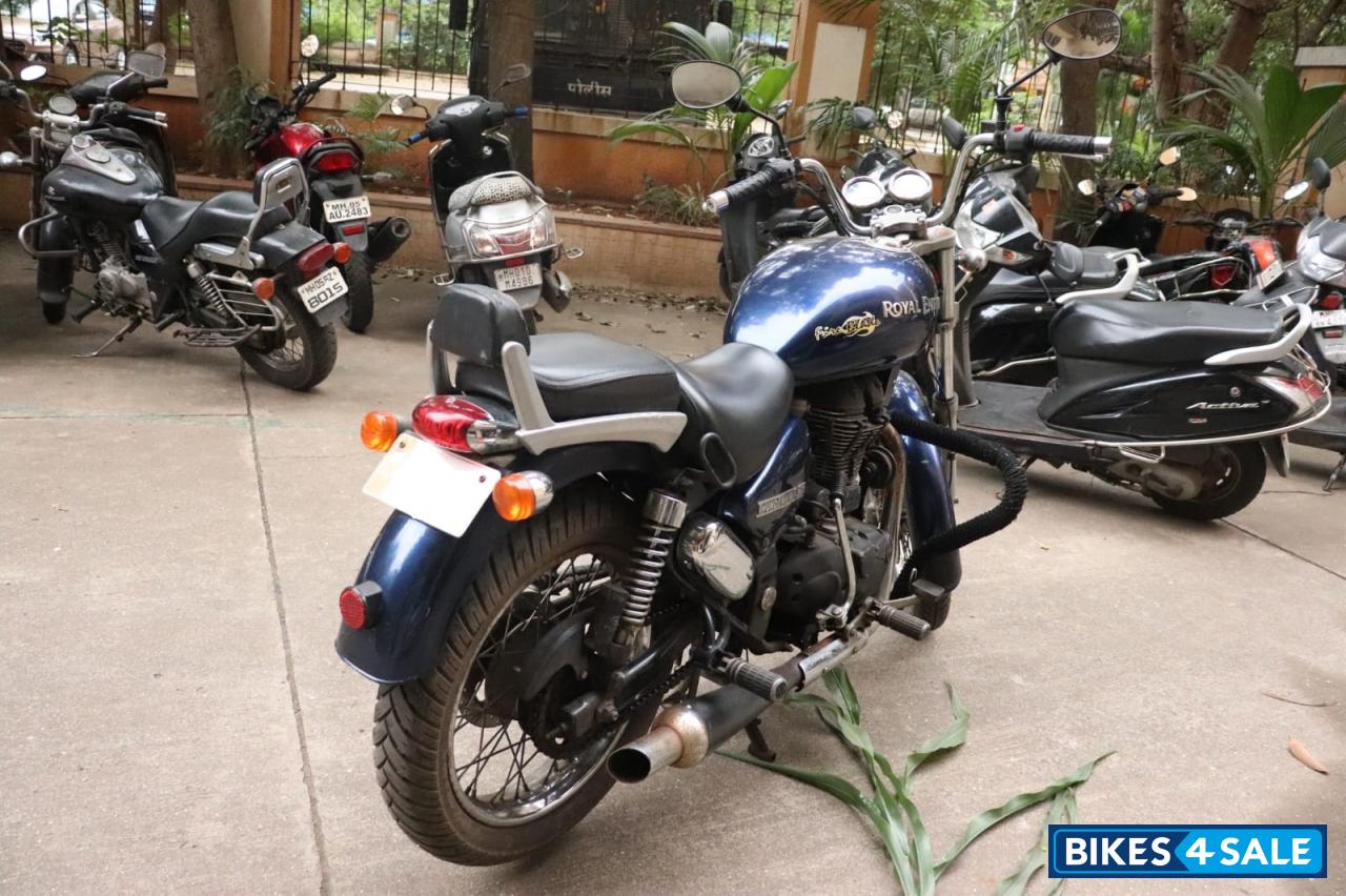 Blue Royal Enfield Thunderbird 350 Blue Royal Enfield Thunderbird 350