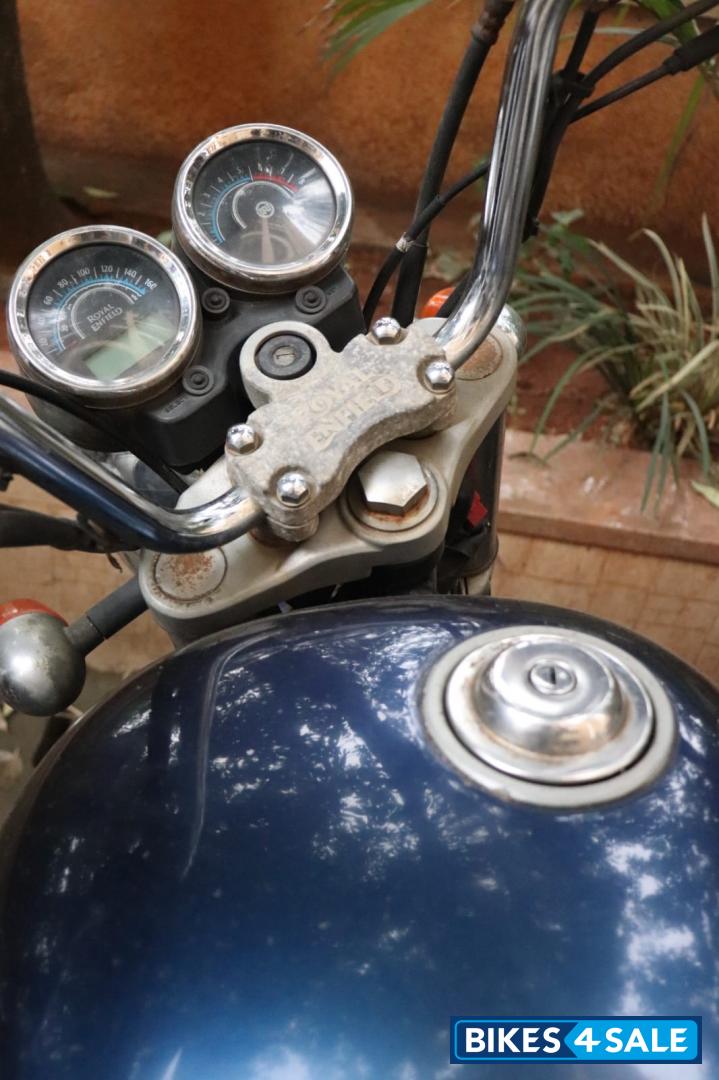 Blue Royal Enfield Thunderbird 350 Blue Royal Enfield Thunderbird 350