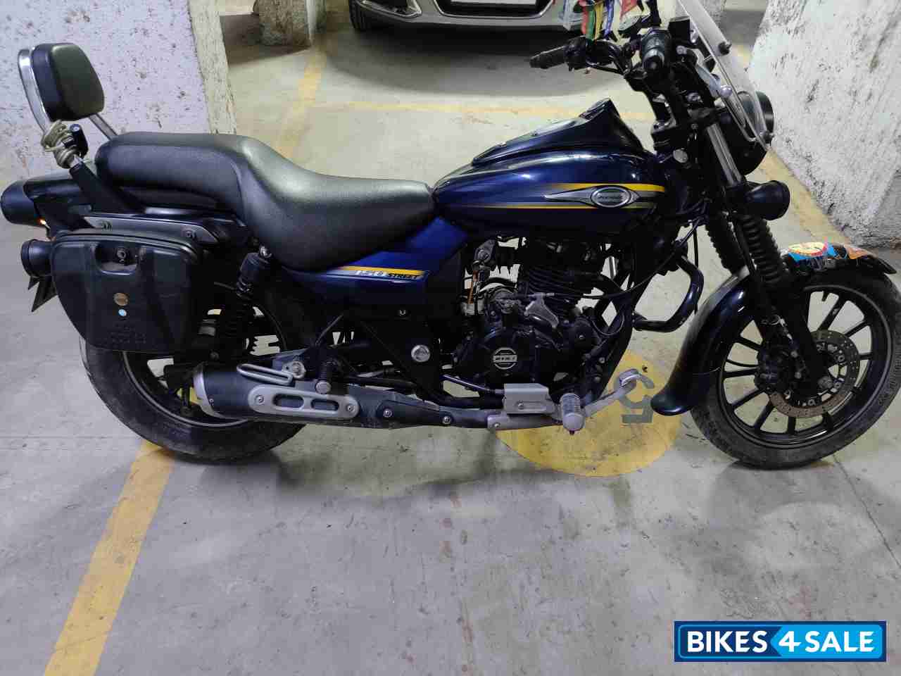 Blue Bajaj Avenger Street 150
