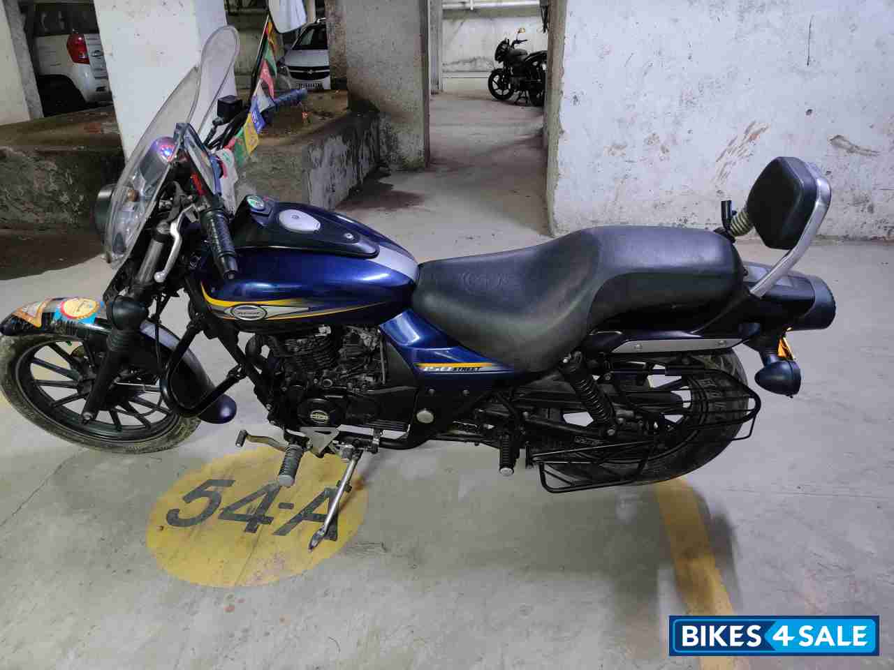 Blue Bajaj Avenger Street 150
