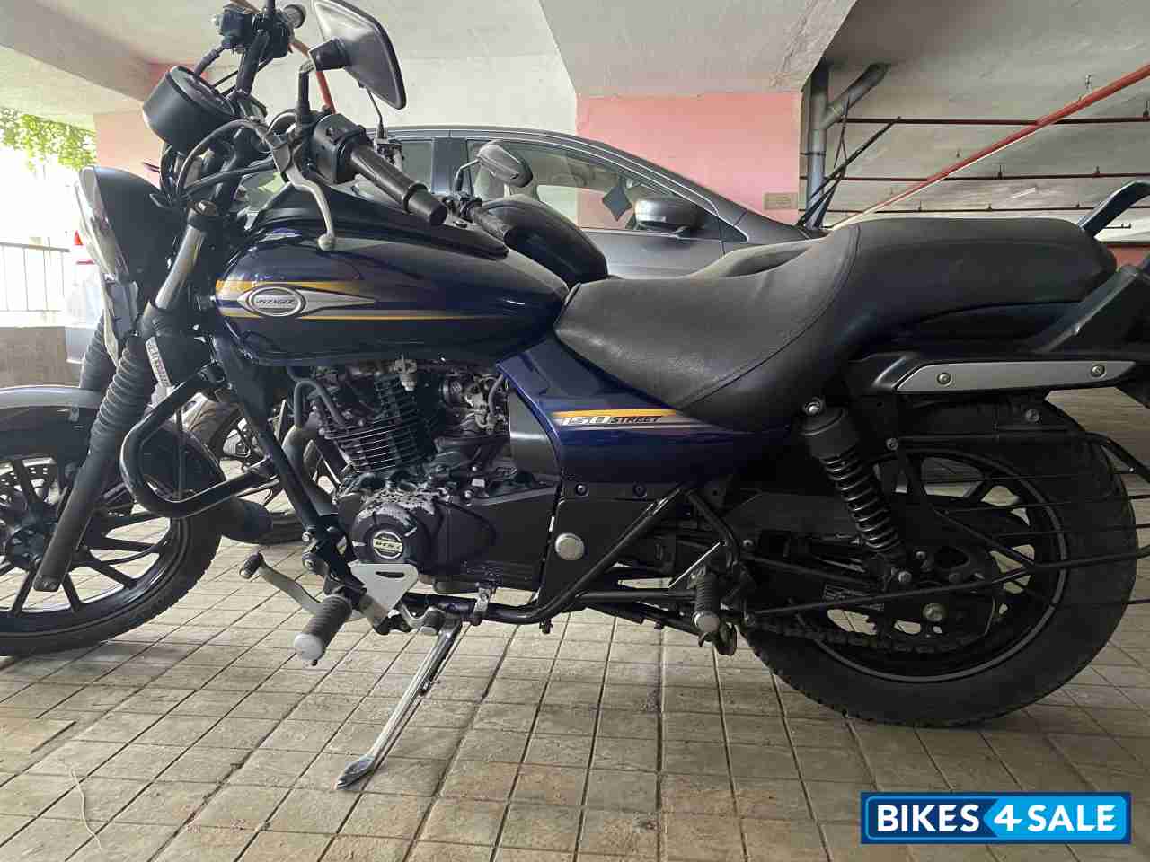 Blue Bajaj Avenger Street 150