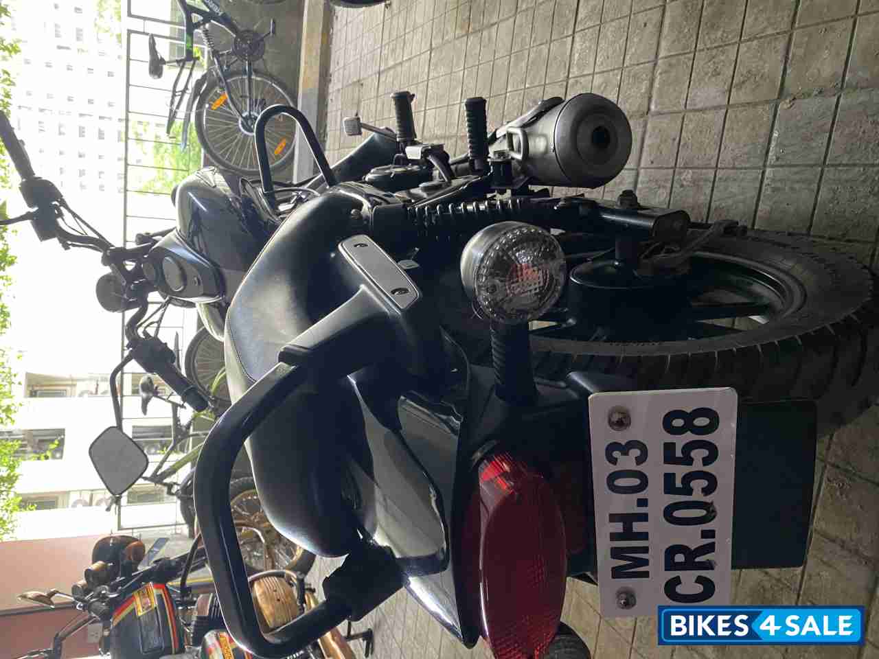Blue Bajaj Avenger Street 150