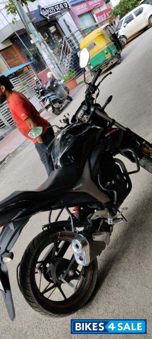 Black Suzuki Gixxer 150