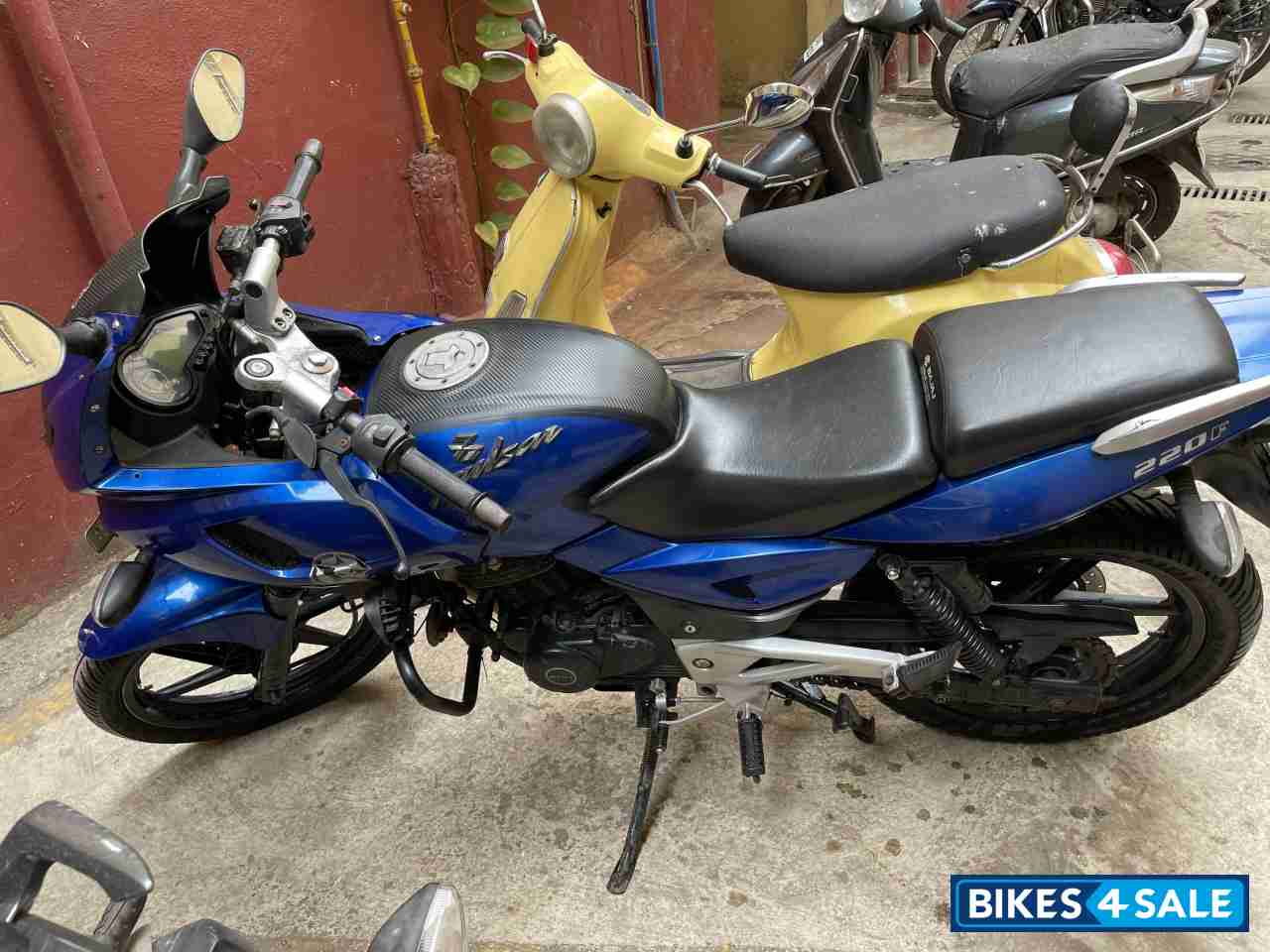 Blue Bajaj Pulsar 220F