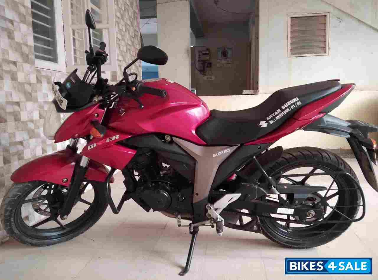 Red Suzuki Gixxer 150
