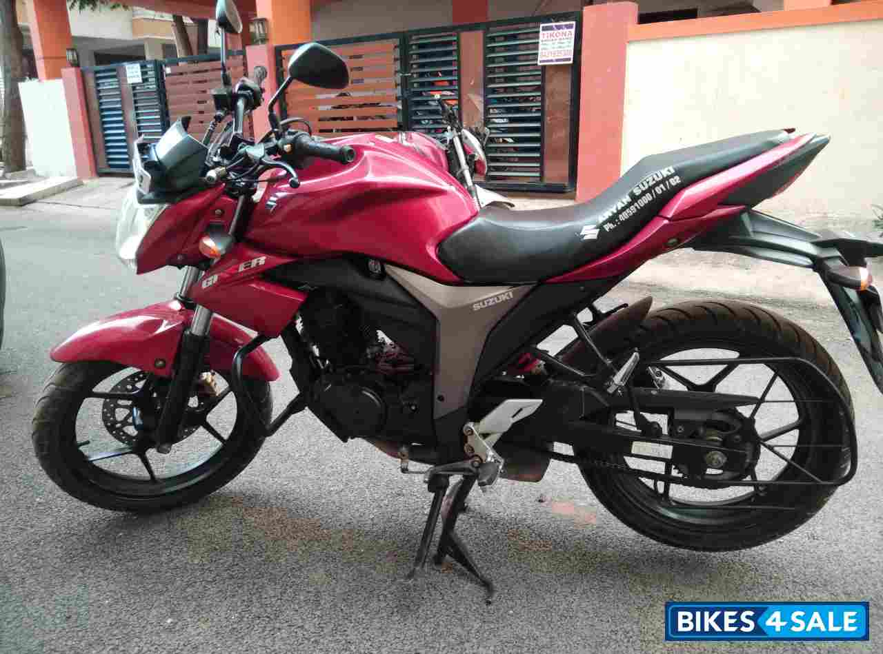 Red Suzuki Gixxer 150