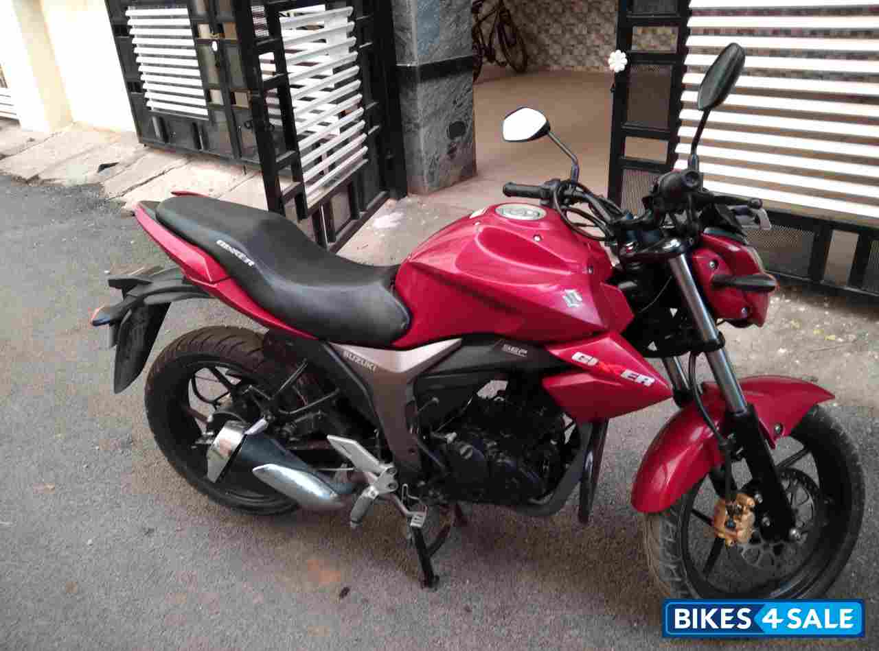 Red Suzuki Gixxer 150
