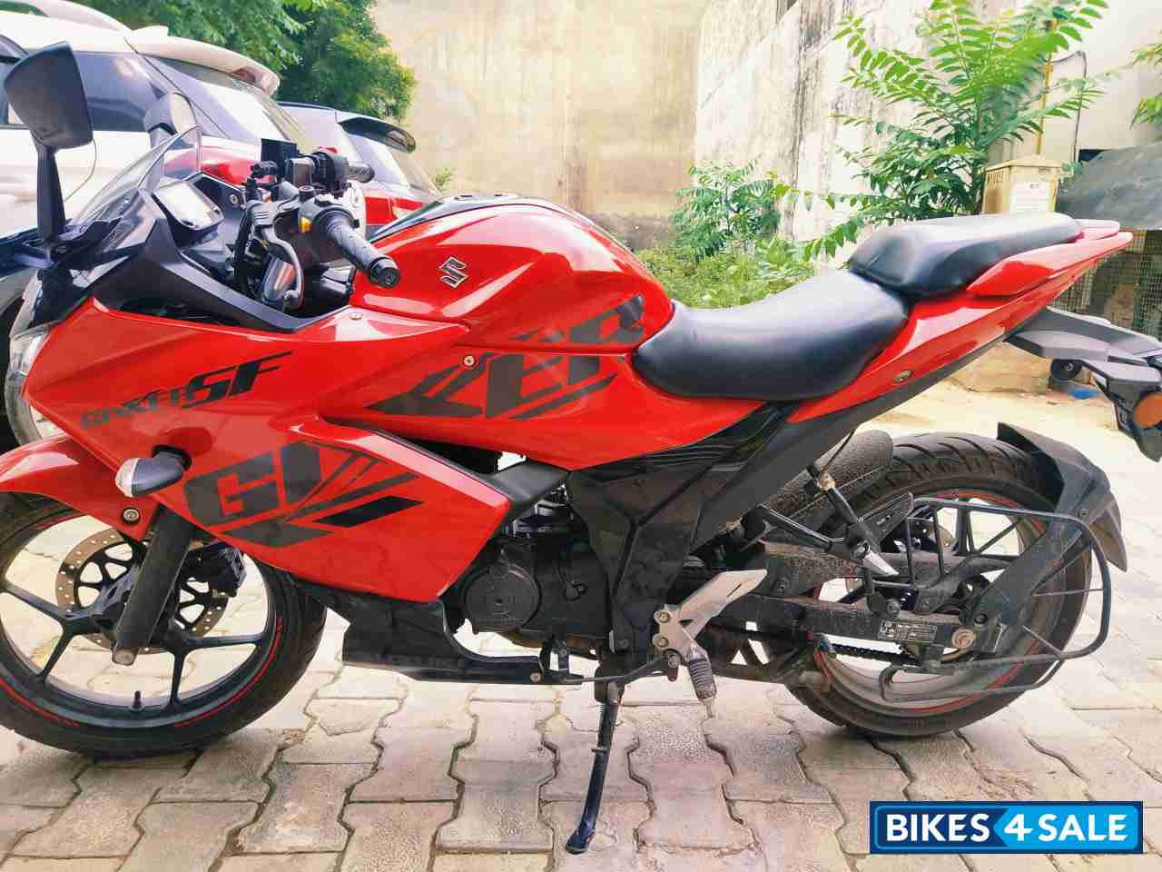 Red Suzuki Gixxer SF
