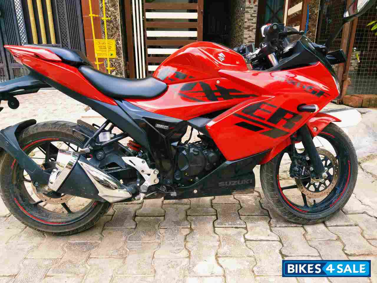 Red Suzuki Gixxer SF