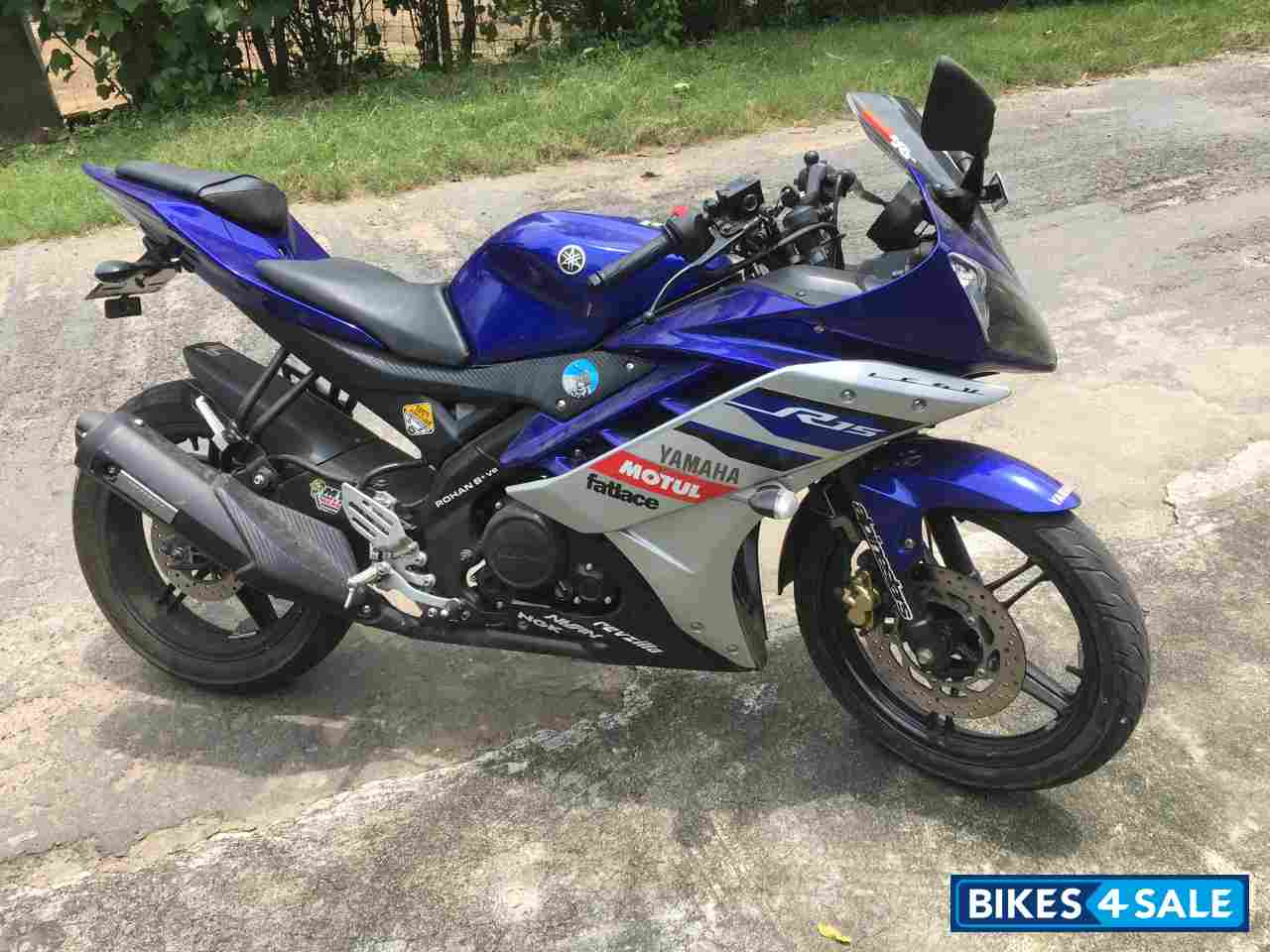 Blue Yamaha YZF R15 V2