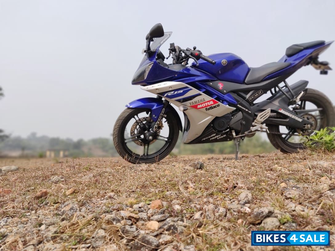 Blue Yamaha YZF R15 V2