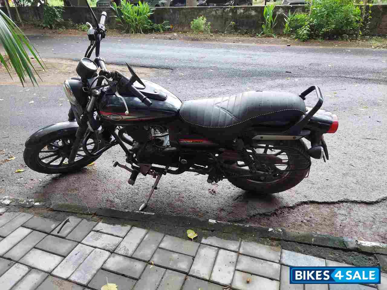 Black Bajaj Avenger Street 220