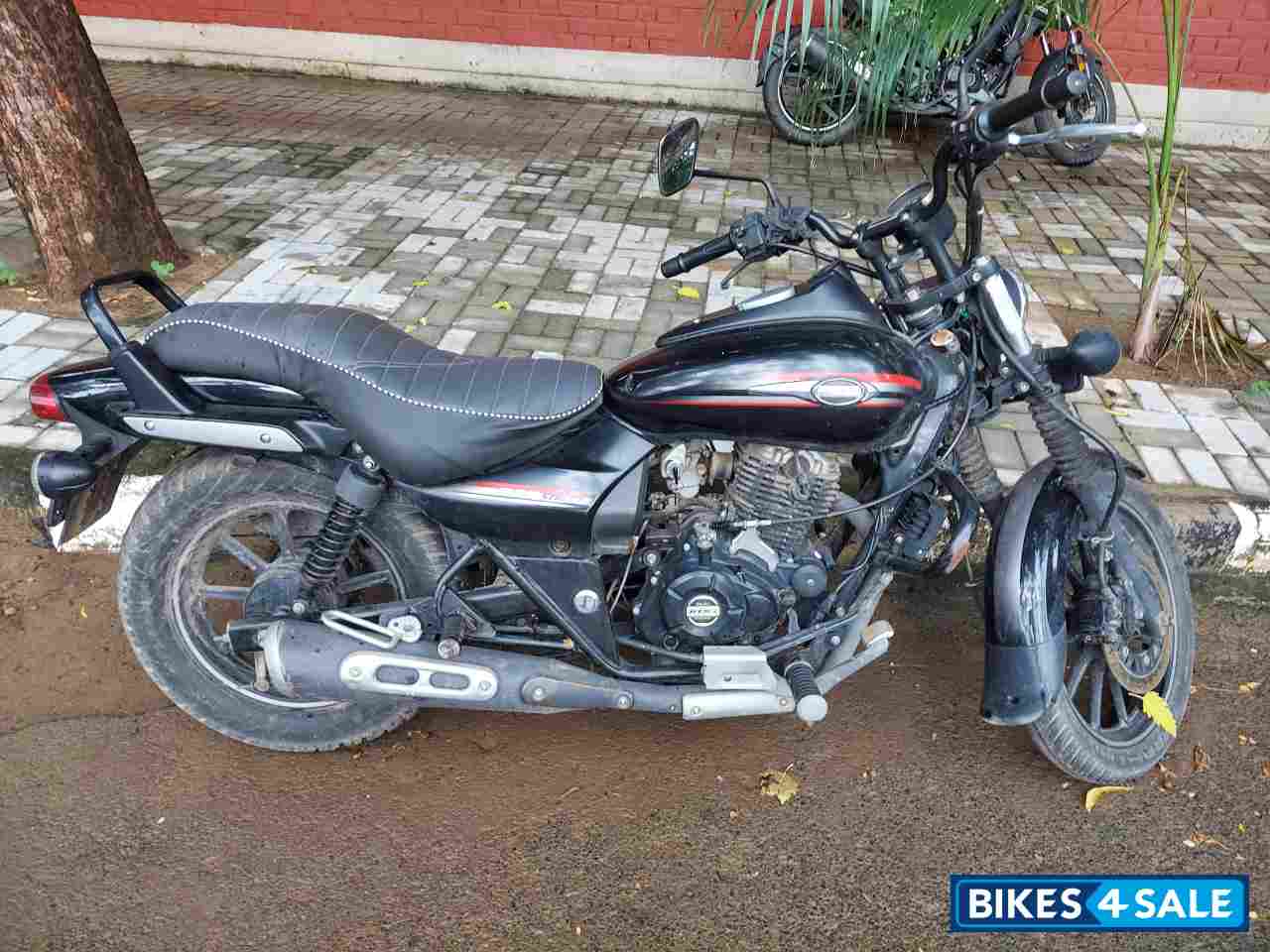 Black Bajaj Avenger Street 220
