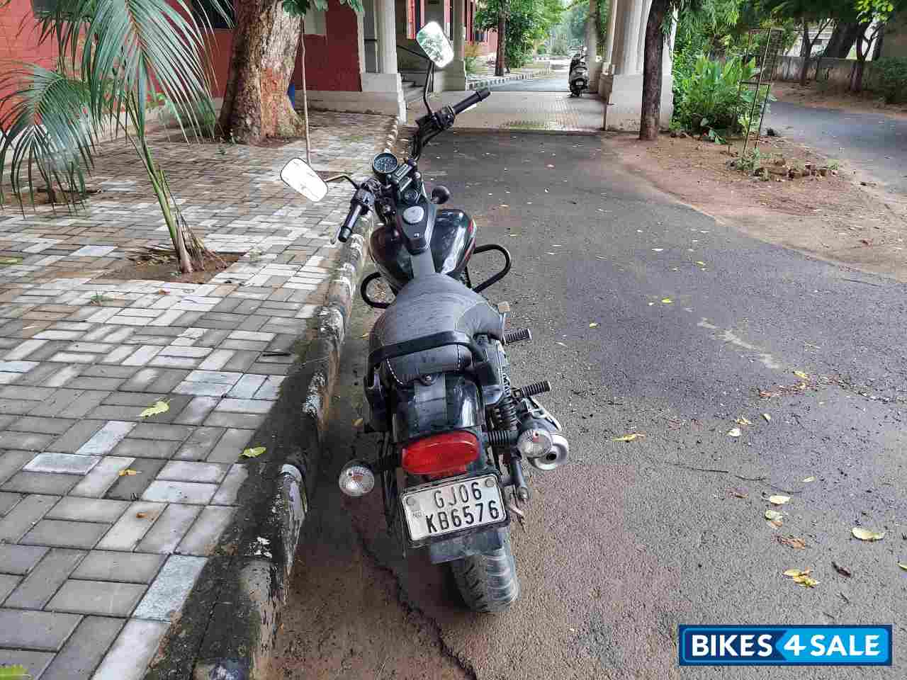 Black Bajaj Avenger Street 220