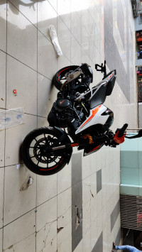 White KTM Duke 390 BS6