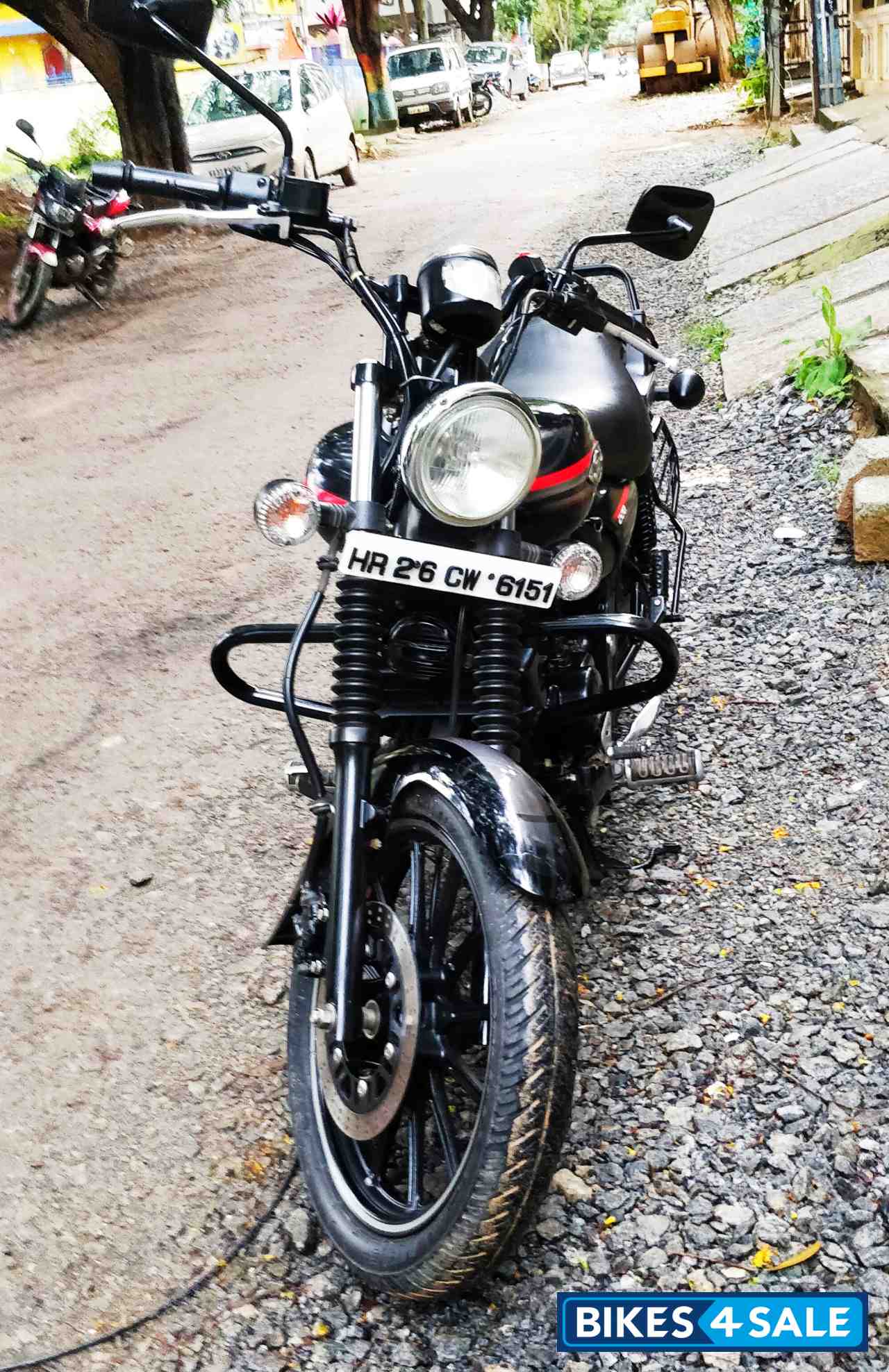 Black Bajaj Avenger Street 220