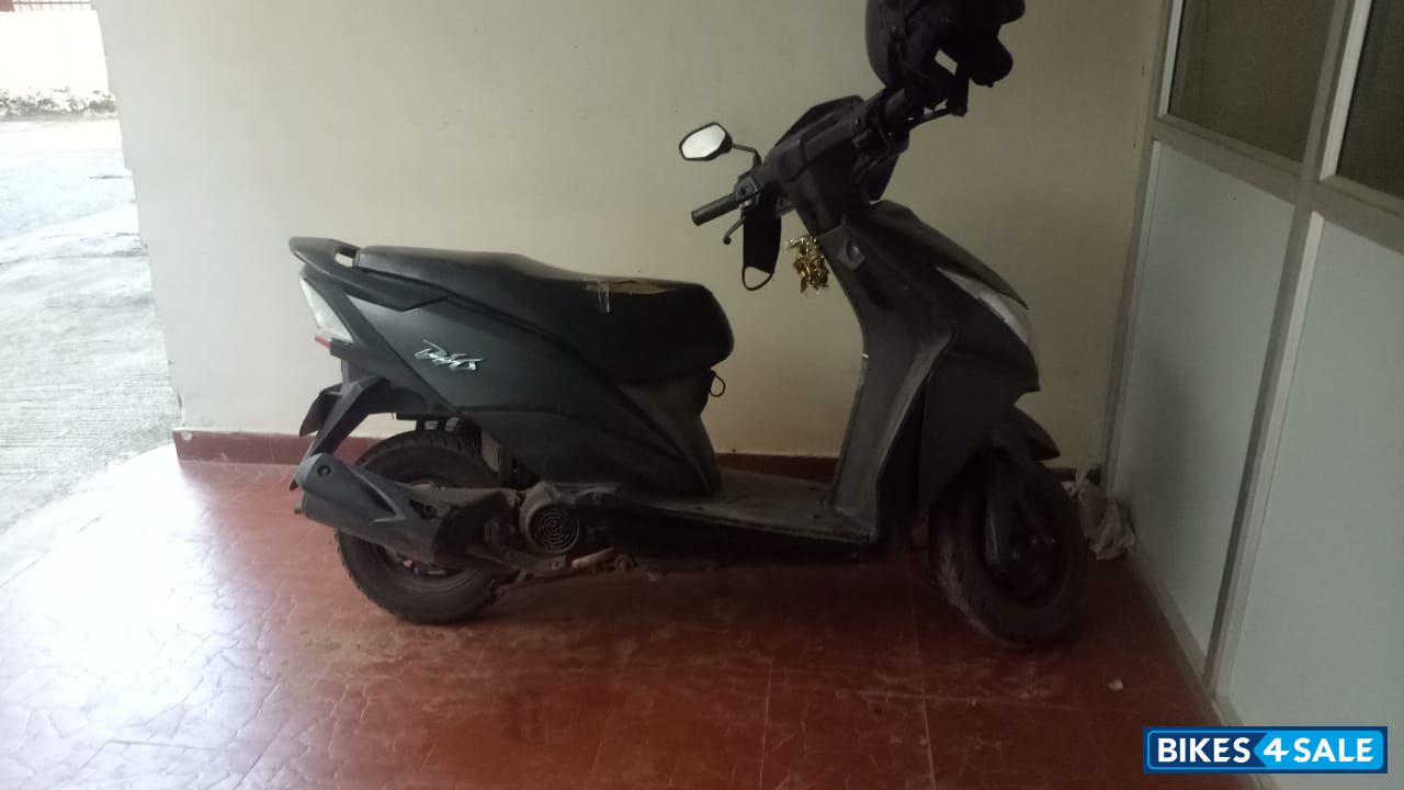 Metallic A Gray M Honda Dio