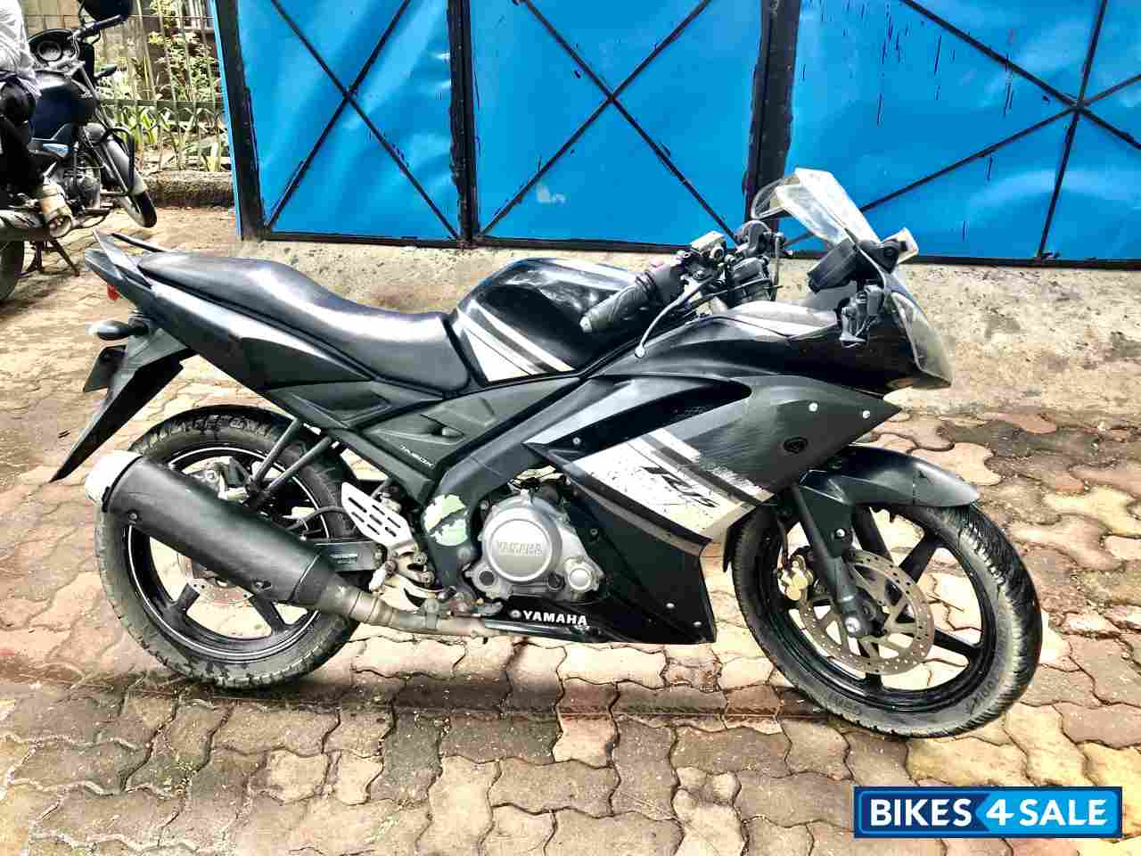 Black Yamaha YZF R15