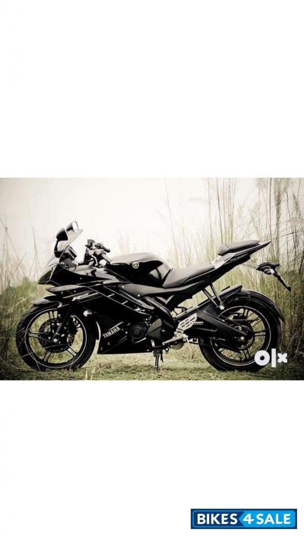 Black Yamaha YZF R15 V2