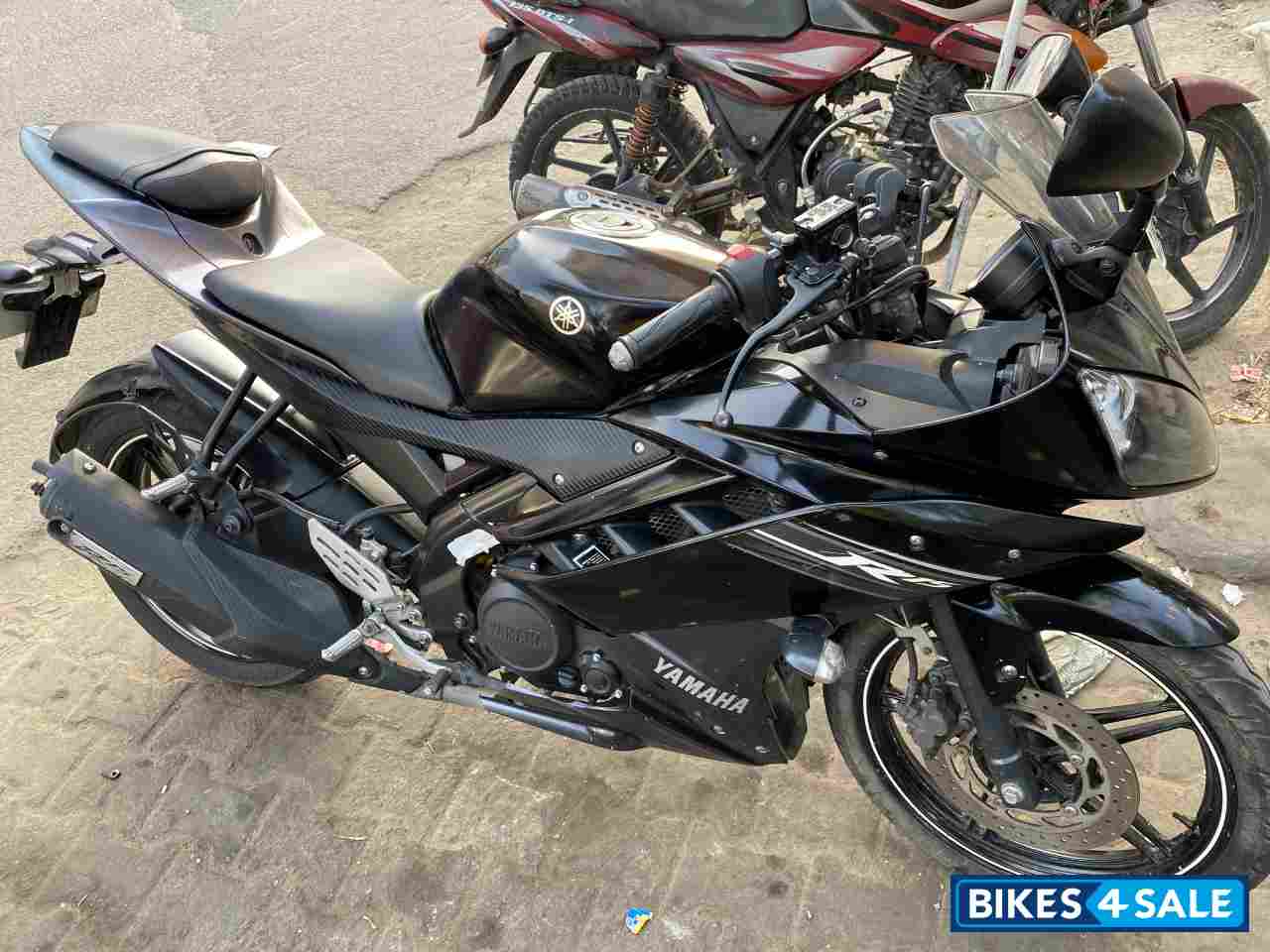 Black Yamaha YZF R15 V2