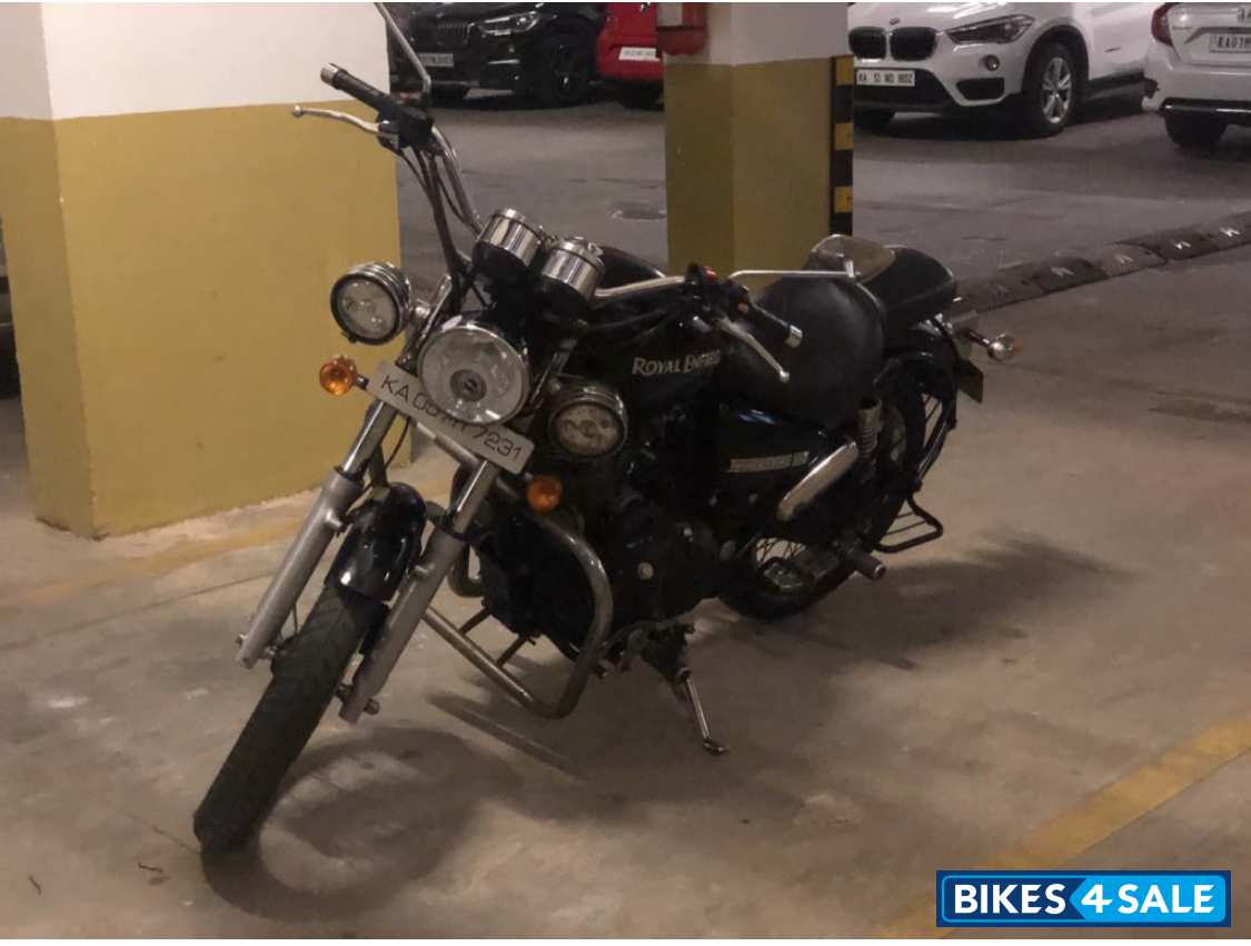 Black Royal Enfield Thunderbird 350