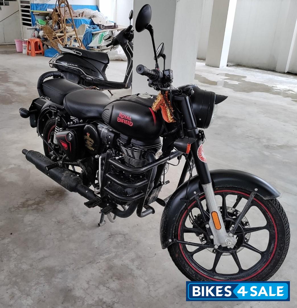 Stealth Black Royal Enfield Classic 350 BS VI EFI with Dual Channel ABS