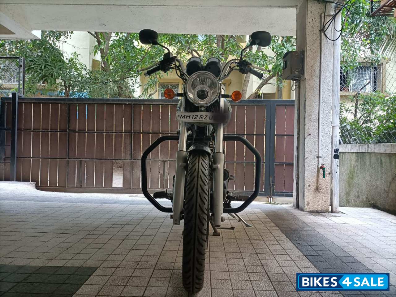 Stone Royal Enfield Thunderbird TwinSpark 350 Stone Royal Enfield Thunderbird TwinSpark 350