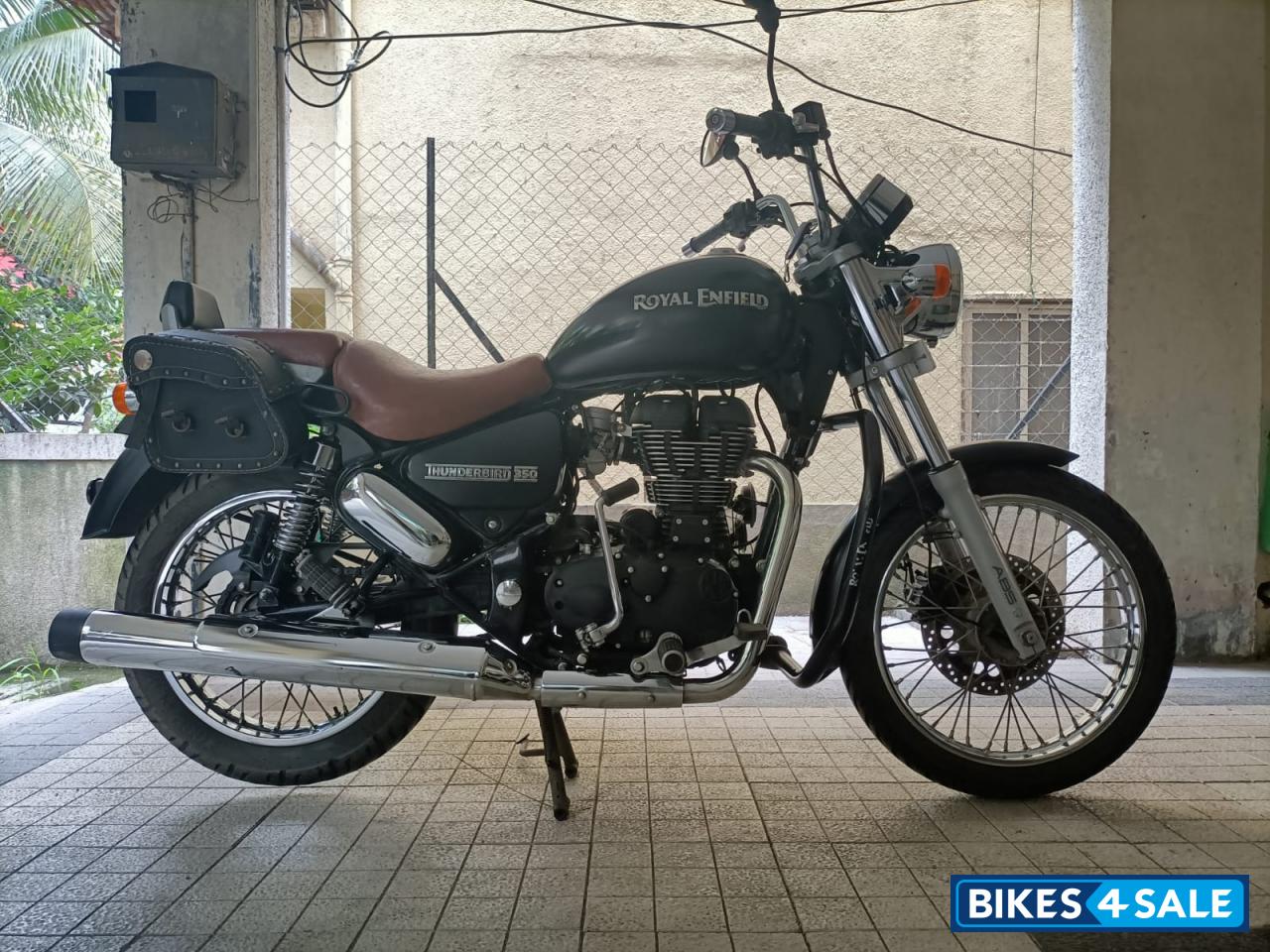 Stone Royal Enfield Thunderbird TwinSpark 350 Stone Royal Enfield Thunderbird TwinSpark 350