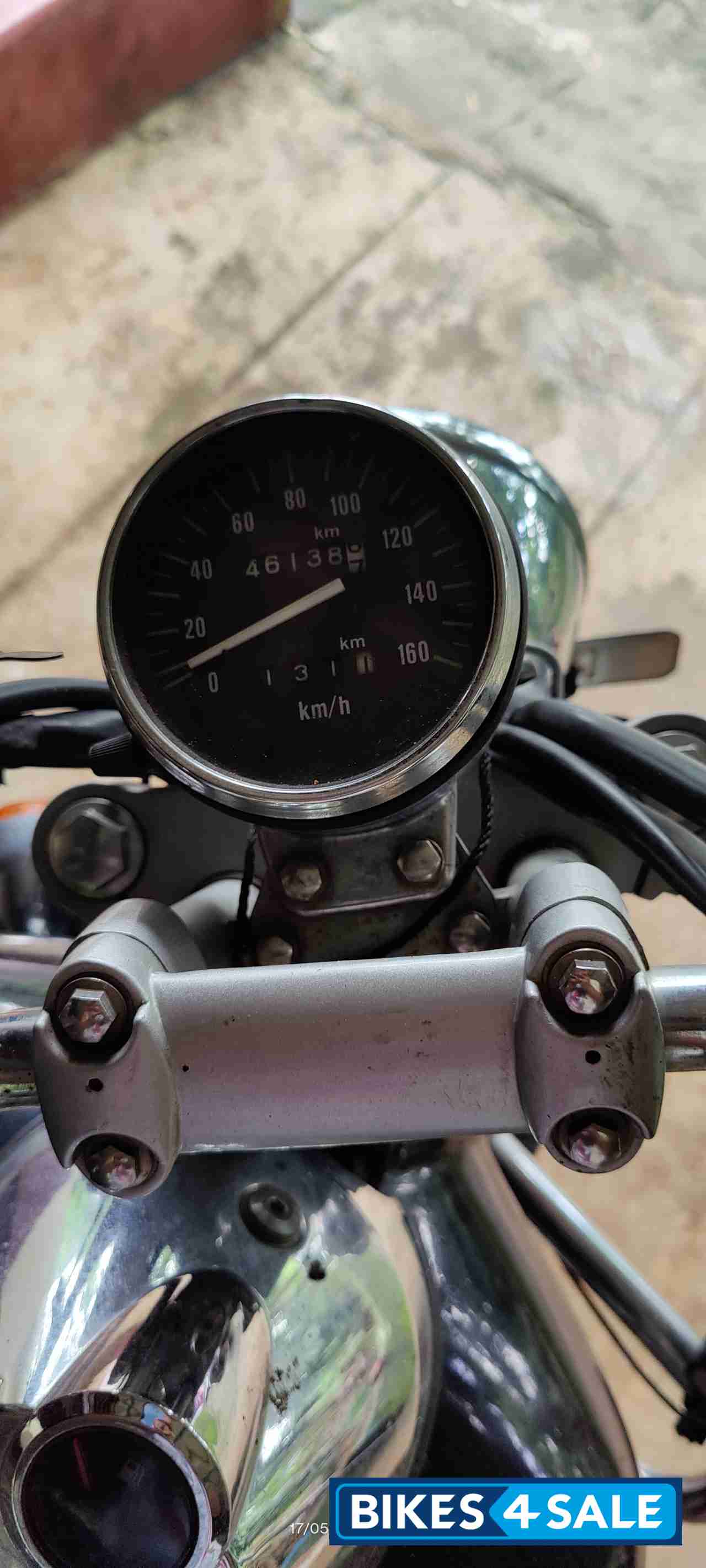 Black Bajaj Avenger 220 DTS-i
