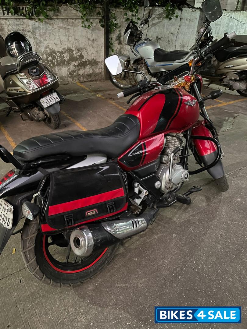 Bajaj V15