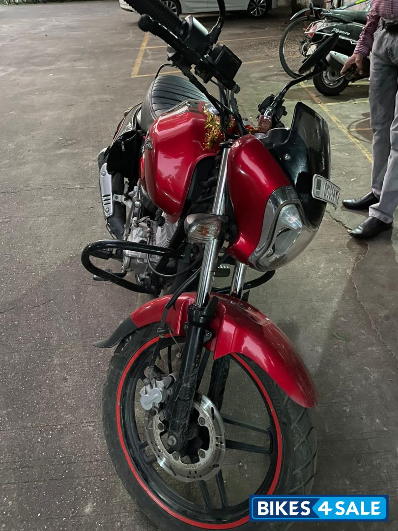 Bajaj V15
