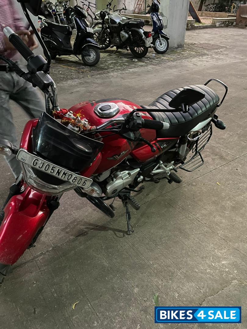 Bajaj V15
