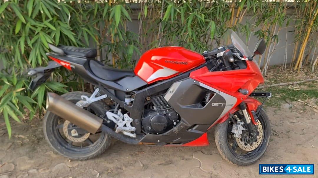 Hyosung GT250R
