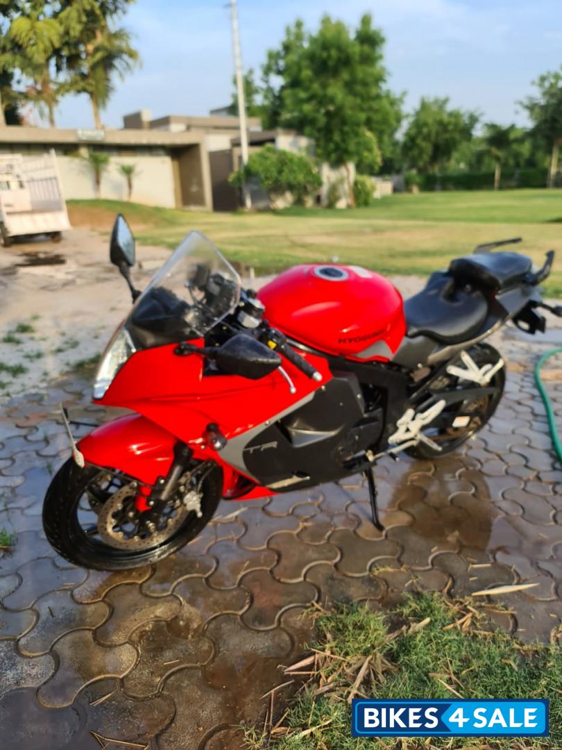 Hyosung GT250R