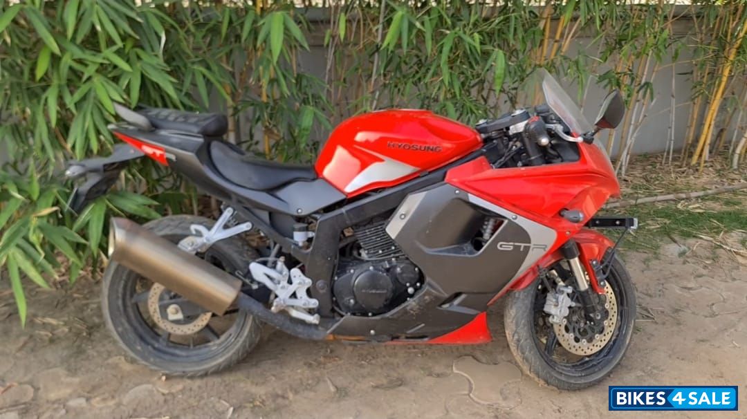 Hyosung GT250R