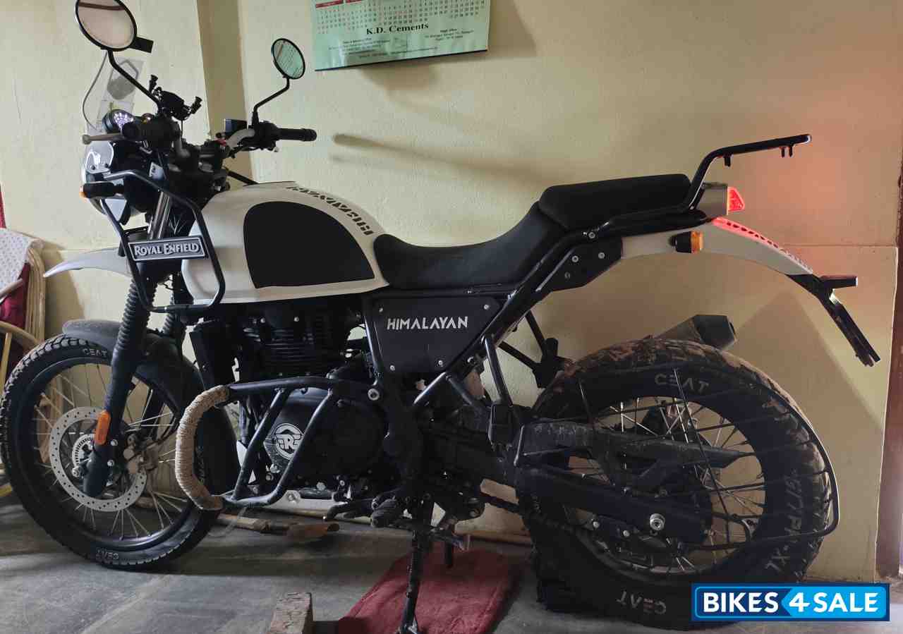 Snow White Royal Enfield Himalayan BS VI