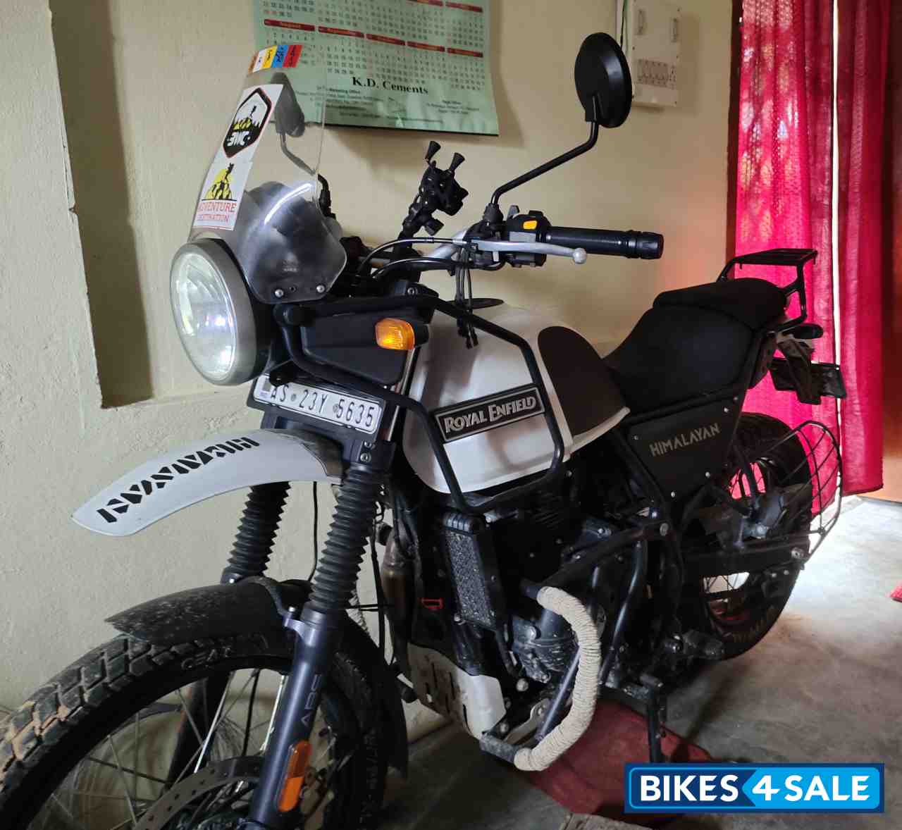 Snow White Royal Enfield Himalayan BS VI