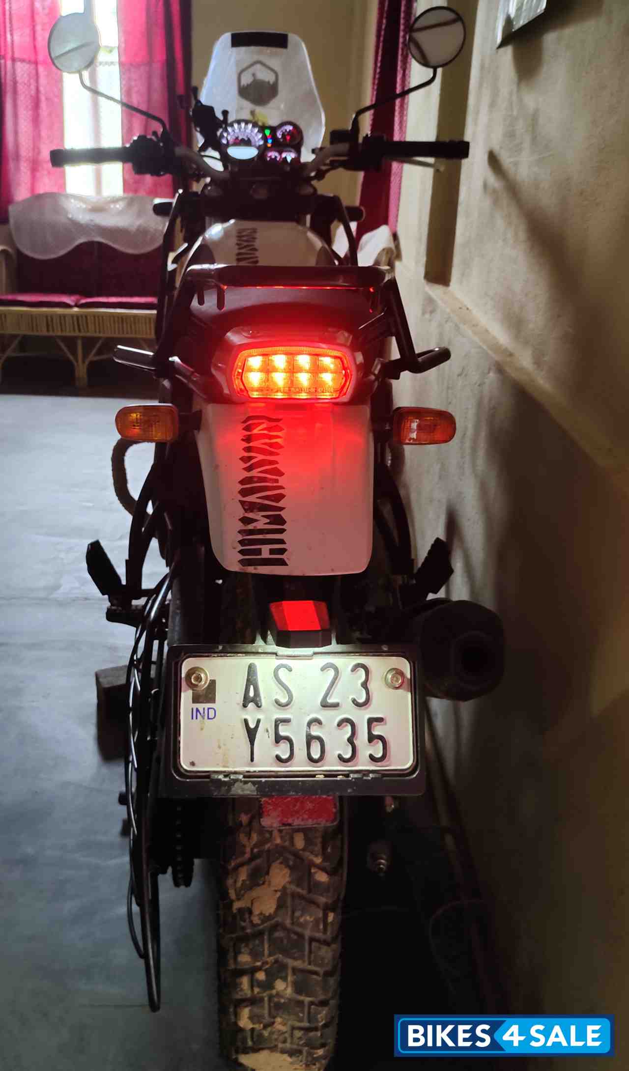 Snow White Royal Enfield Himalayan BS VI